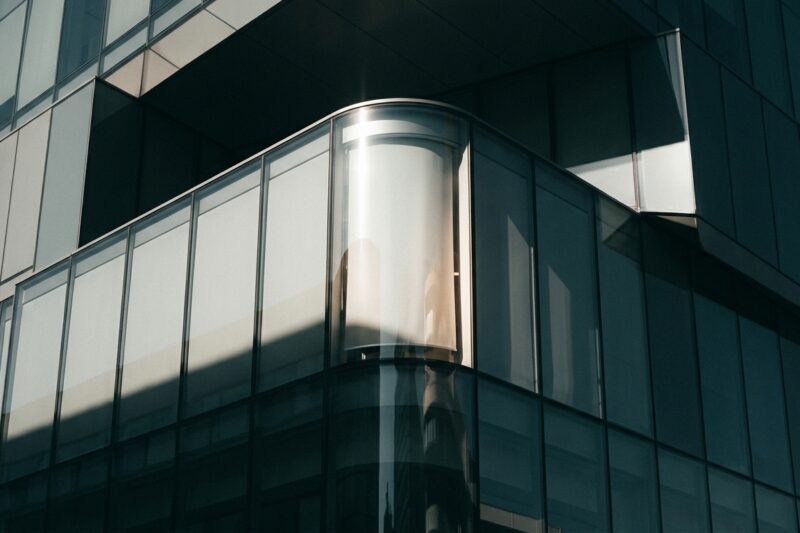 Apple corrige más de 30 vulnerabilidades en iOS y macOS: El papel de la IA en la detección de fallos