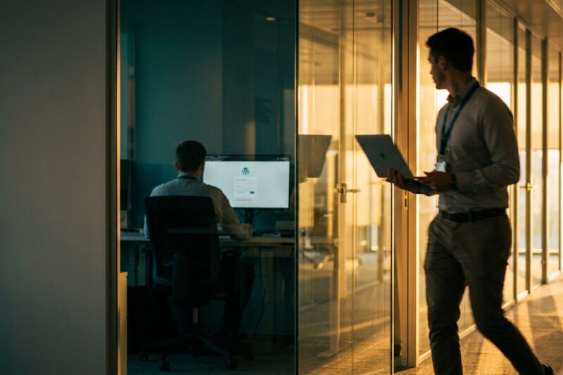 Alerta de Ciberseguridad: Vulnerabilidades críticas en el plugin miniOrange para WordPress permiten el acceso de administradores no autorizados