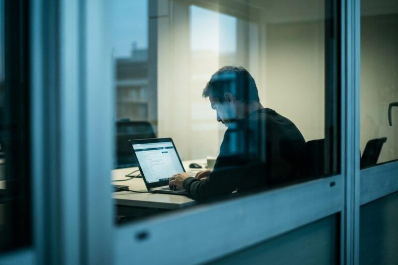 Hackers vinculados a China explotan cadena de ‘Zero-Days’ en Chrome y Windows para desplegar malware